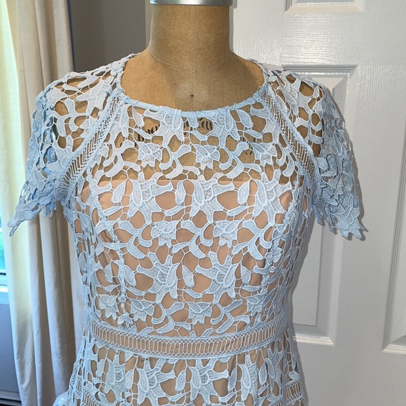 Eliza J Light Blue & Nude dress Size 6P - Picture 3 of 5